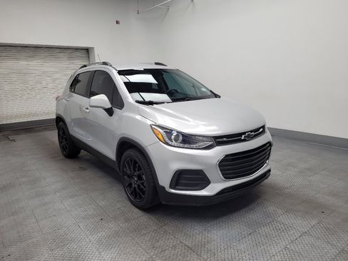 Used 2021 Chevrolet Trax LT w/ Sport Edition FWD image 13