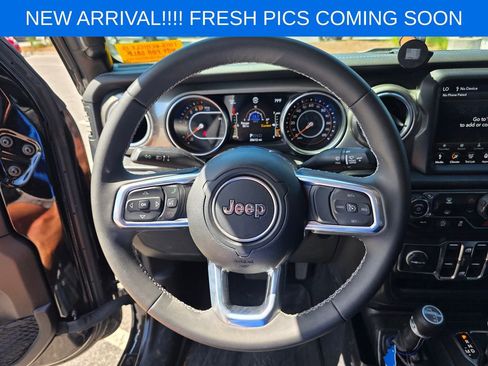 Used 2023 Jeep Gladiator Overland w/ Trailer Tow Package image 15