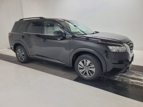 Used 2022 Nissan Pathfinder SV image 11