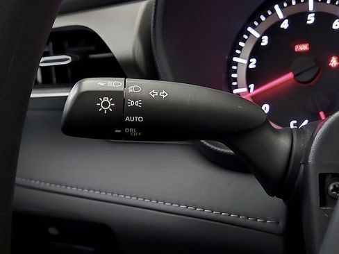 Used 2021 Toyota Highlander L FWD image 24