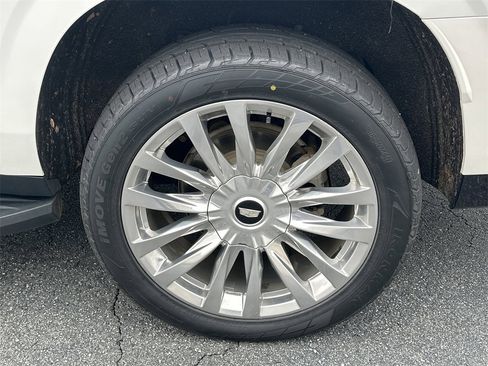 Used 2022 Cadillac Escalade ESV Premium Luxury w/ Performance Package image 37