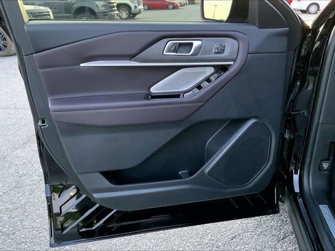 Used 2025 Ford Explorer Platinum image 21