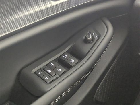 New 2025 Jeep Grand Cherokee Laredo X w/ Luxury Tech Group I image 17