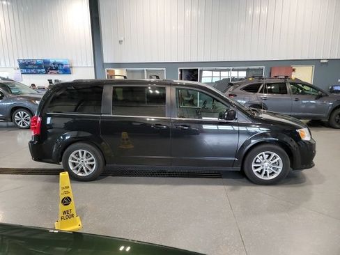 Used 2020 Dodge Grand Caravan SXT FWD image 8