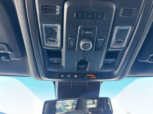 Used 2023 GMC Yukon XL AT4 image 34