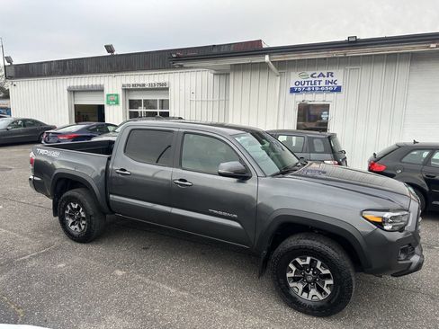 Used 2023 Toyota Tacoma TRD Off-Road image 5