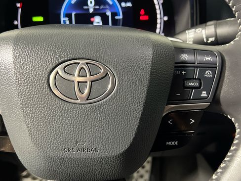 Used 2025 Toyota Camry SE FWD image 20