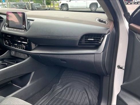 Used 2022 Nissan Rogue SV FWD image 16