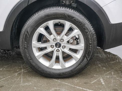 Used 2021 Kia Telluride LX image 6