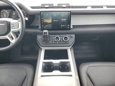 Certified 2025 Land Rover Defender 130 X-Dynamic SE AWD/4WD image 29