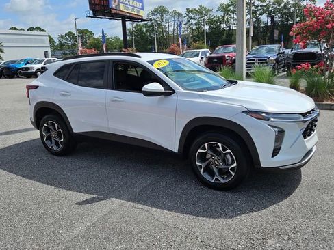 Used 2024 Chevrolet Trax LT w/ Driver Confidence Package image 15