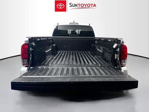 Used 2022 Toyota Tacoma SR5 w/ Technology Package image 33