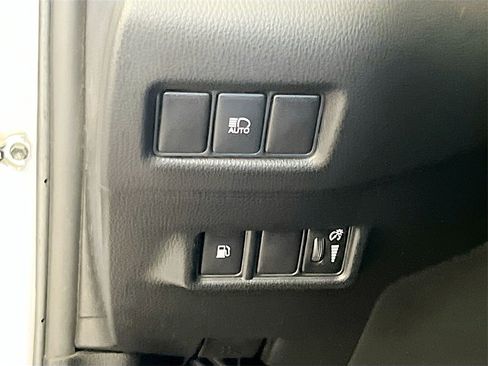 Used 2018 Toyota C-HR XLE image 10