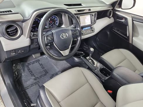 Used 2018 Toyota RAV4 Limited FWD image 18