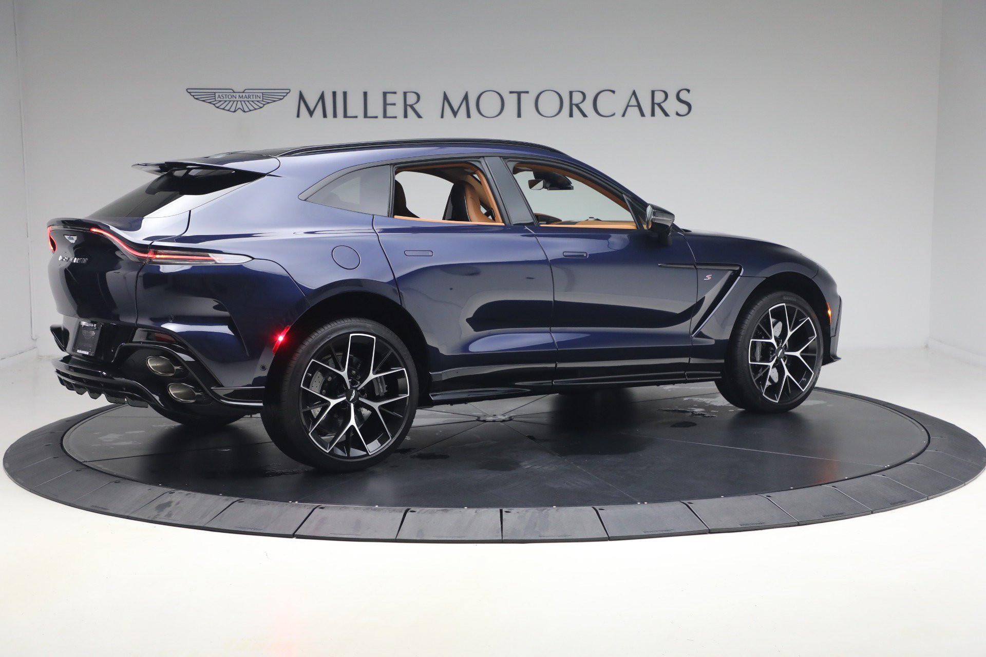Used 2026 Aston Martin DBX S AWD/4WD image 7