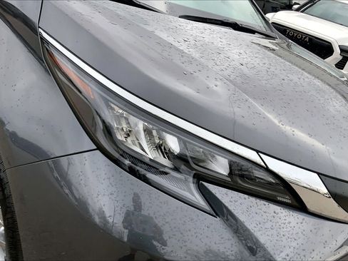 Used 2025 Toyota Sienna XLE image 27