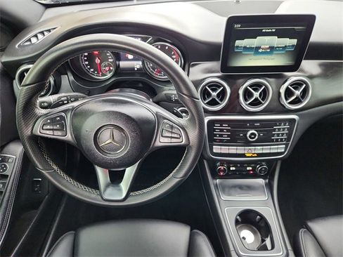 Used 2018 Mercedes-Benz GLA 250 4MATIC image 11