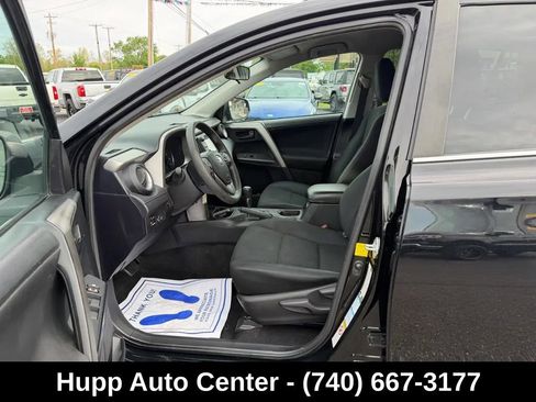 Used 2017 Toyota RAV4 LE AWD/4WD image 9