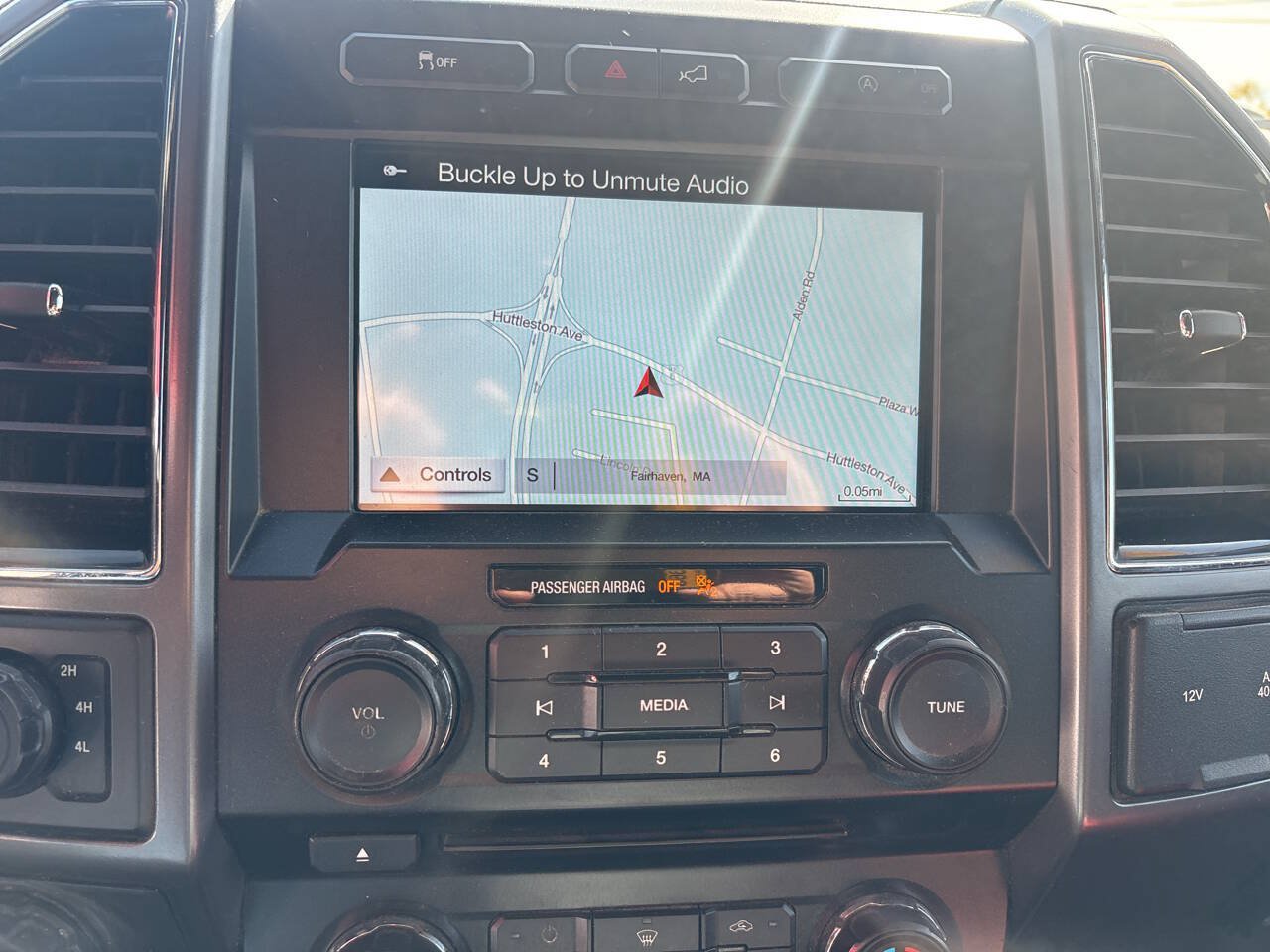 Used 2018 Ford F150 XLT w/ Equipment Group 302A Luxury AWD/4WD image 15