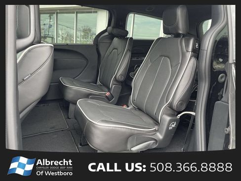 New 2026 Chrysler Pacifica Limited w/ S Appearance Package AWD/4WD image 12