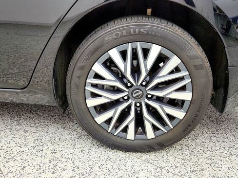 Used 2024 Nissan Altima 2.5 SV AWD/4WD image 9