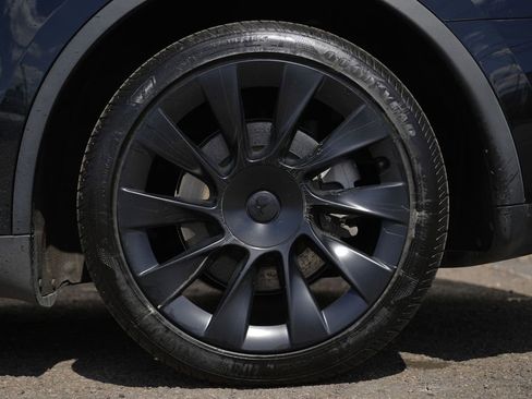 Used 2023 Tesla Model Y Long Range image 14