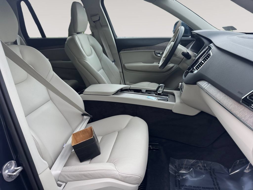 Used 2024 Volvo XC90 B6 Plus w/ Protection Package AWD/4WD image 15