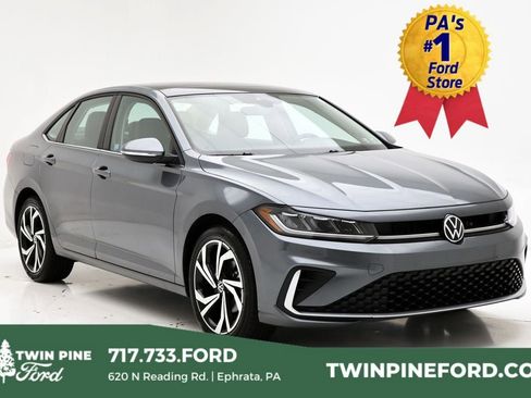 Used 2025 Volkswagen Jetta SEL image 1