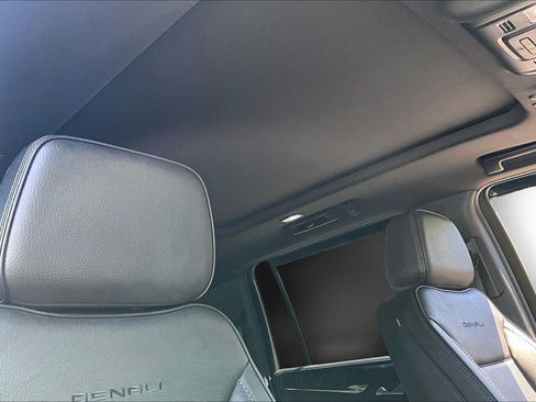 Used 2023 GMC Yukon XL Denali AWD/4WD image 14