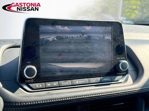 Used 2024 Nissan Rogue S AWD/4WD image 17