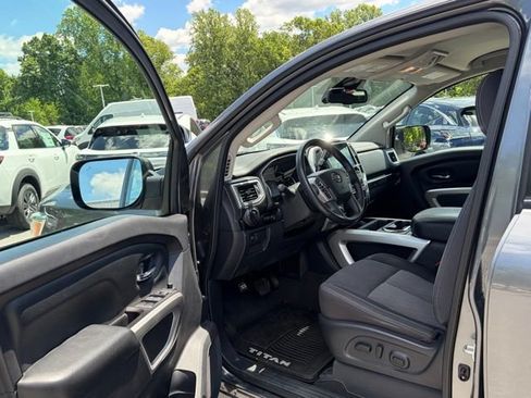 Used 2021 Nissan Titan SV w/ SV Convenience Package AWD/4WD image 14