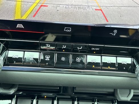 New 2025 GMC Canyon Elevation w/ Convenience Package image 31