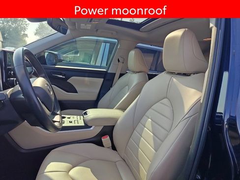 Used 2022 Toyota Highlander XLE AWD/4WD image 6