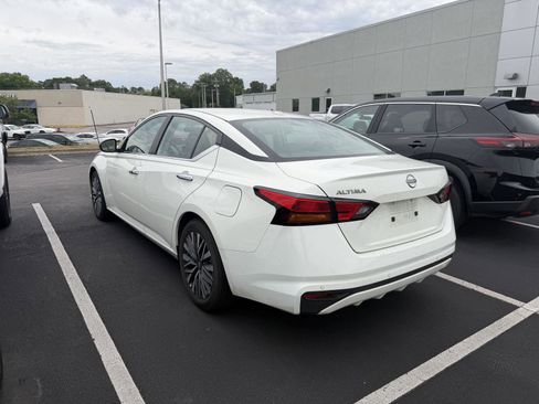 Used 2025 Nissan Altima 2.5 SV FWD image 4