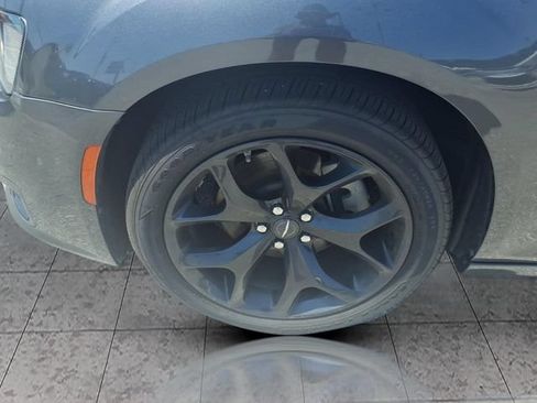Used 2022 Chrysler 300 S w/ Comfort Group RWD image 6
