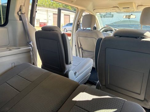 Used 2010 Chrysler Town & Country Touring FWD image 14