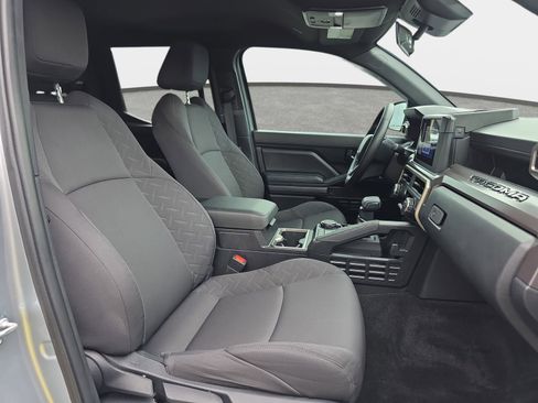 Used 2024 Toyota Tacoma SR5 AWD/4WD image 10