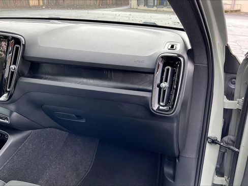 Used 2023 Volvo C40 P8 Recharge Ultimate image 19