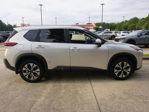 Used 2023 Nissan Rogue SV w/ SV Premium B Package FWD image 19