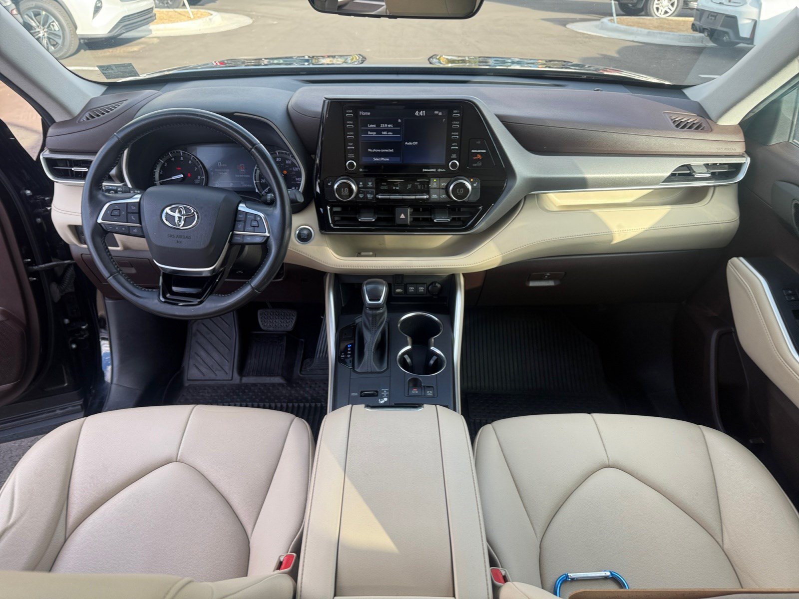 Used 2021 Toyota Highlander XLE FWD image 19