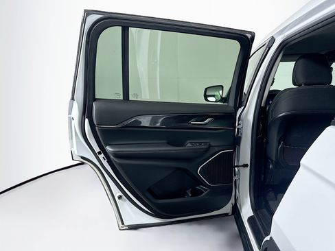 Used 2022 Jeep Grand Cherokee L Laredo RWD image 25
