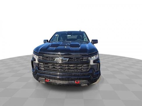 Used 2025 Chevrolet Silverado 1500 LT Trail Boss w/ Convenience Package II AWD/4WD image 3