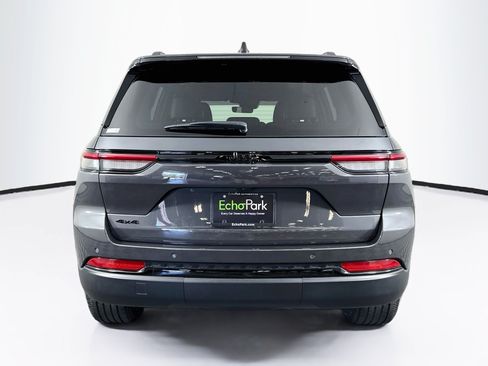 Used 2025 Jeep Grand Cherokee Altitude AWD/4WD image 7