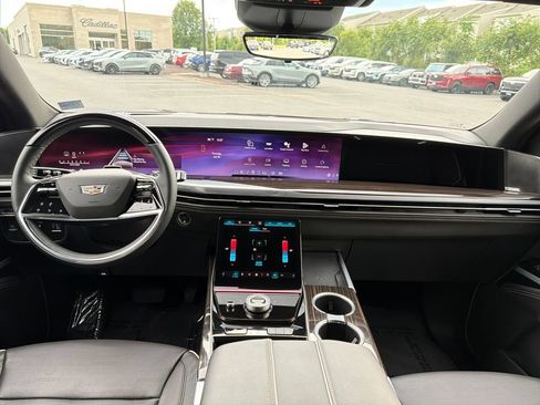 Certified 2025 Cadillac Escalade Premium Luxury AWD/4WD image 13