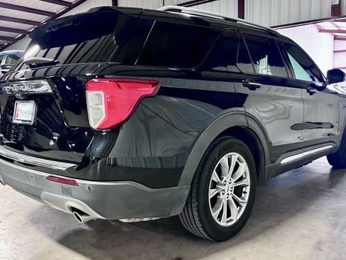 Used 2021 Ford Explorer Limited w/ Equipment Group 301A RWD image 2