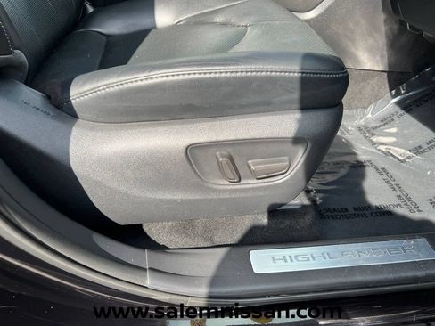 Used 2020 Toyota Highlander Limited AWD/4WD image 25