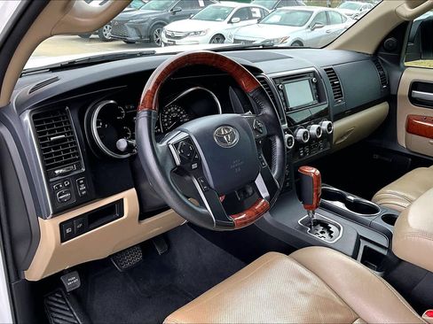 Used 2019 Toyota Sequoia Platinum image 18