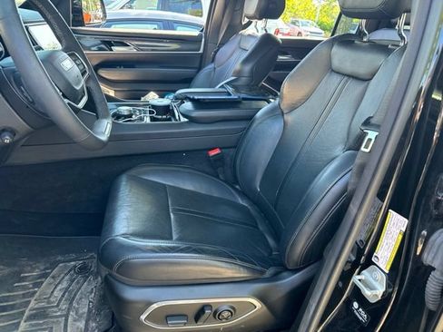 Used 2023 Jeep Wagoneer 2WD image 13