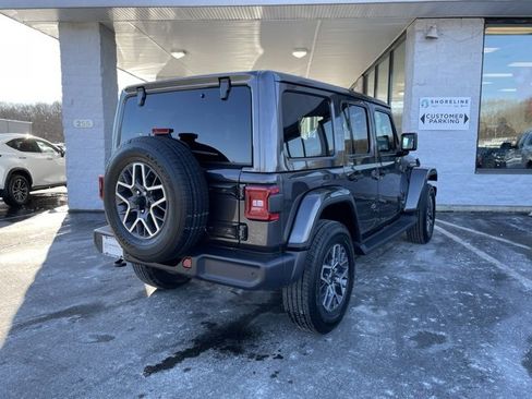 Used 2025 Jeep Wrangler Sahara image 5