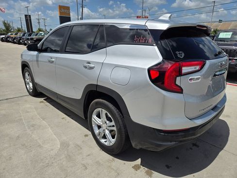 Used 2022 GMC Terrain SLE w/ LPO, Floor Liner Package FWD image 5
